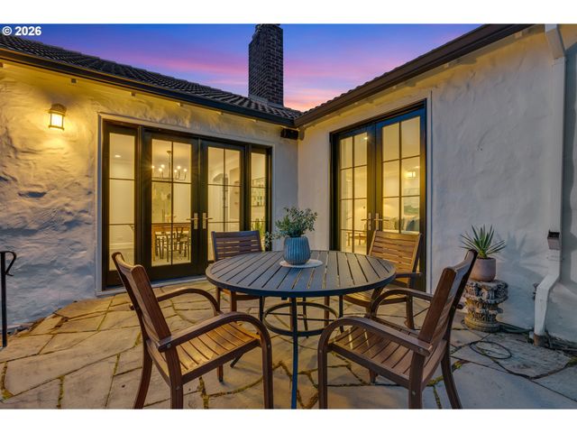 3830 Ne WISTARIA Dr, Portland, OR 97212