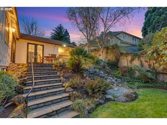 3830 Ne WISTARIA Dr, Portland, OR 97212