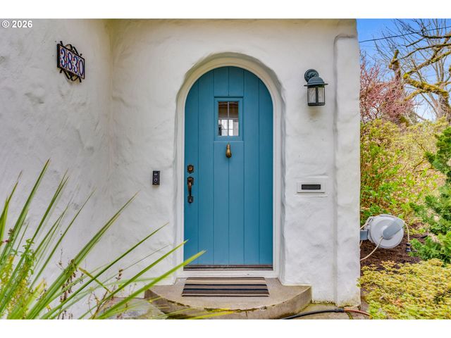 3830 Ne WISTARIA Dr, Portland, OR 97212