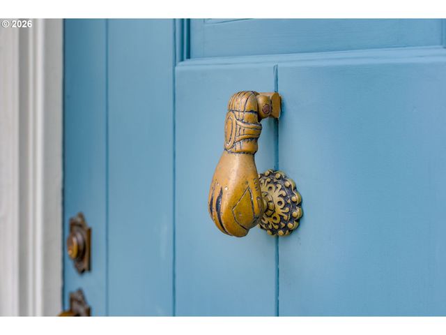 3830 Ne WISTARIA Dr, Portland, OR 97212