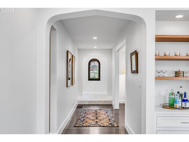 3830 Ne WISTARIA Dr, Portland, OR 97212