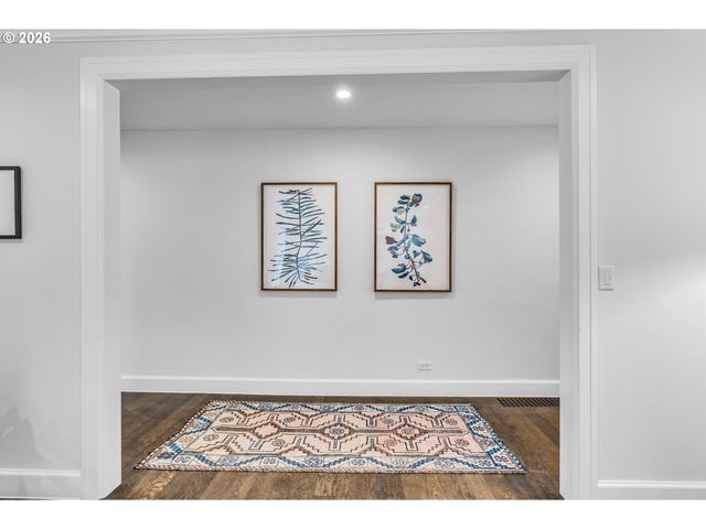 3830 Ne WISTARIA Dr, Portland, OR 97212