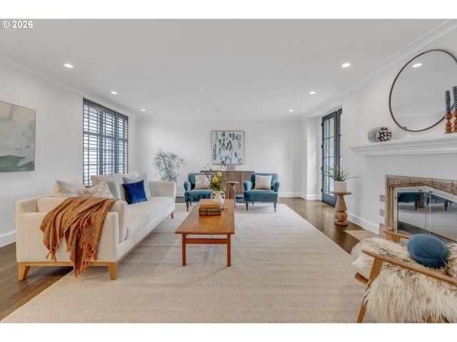 3830 Ne WISTARIA Dr, Portland, OR 97212