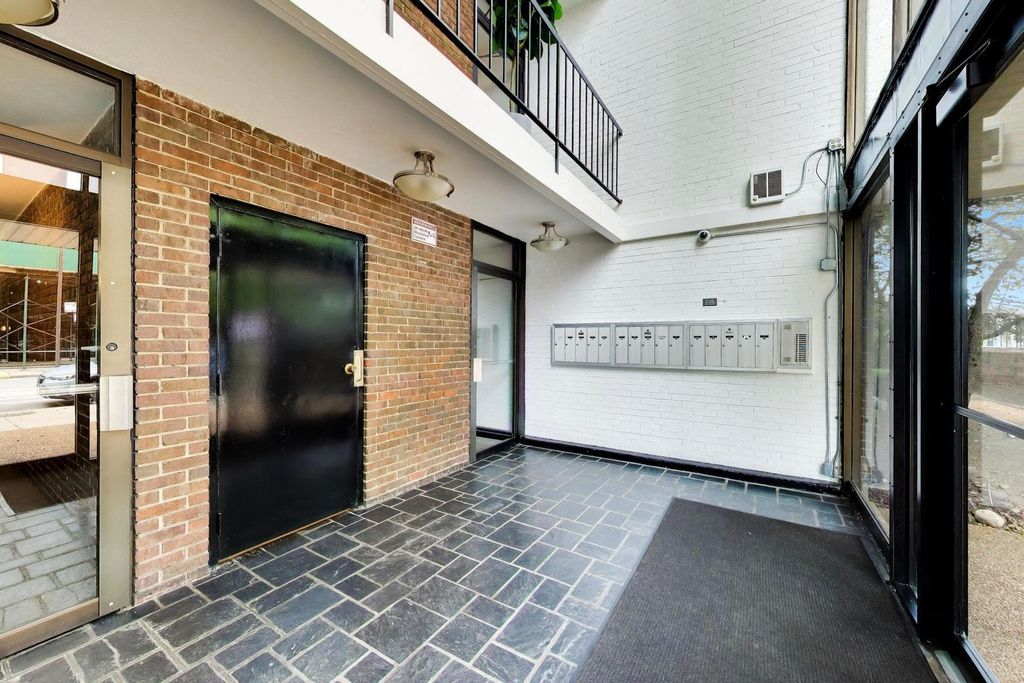 4334 N CLARENDON Avenue 102, Chicago, IL 60613 — photo 2