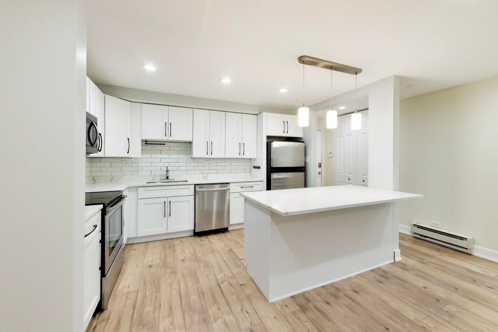 4334 N CLARENDON Avenue 102, Chicago, IL 60613 — photo 4