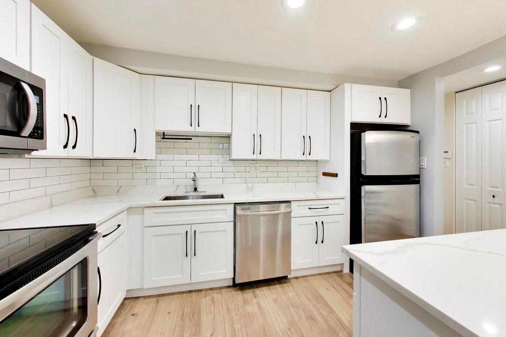 4334 N CLARENDON Avenue 102, Chicago, IL 60613 — photo 5