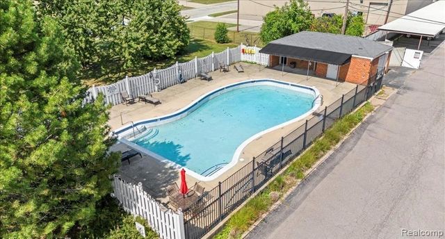 2425 Torquay Avenue 101, Royal Oak, MI 48073