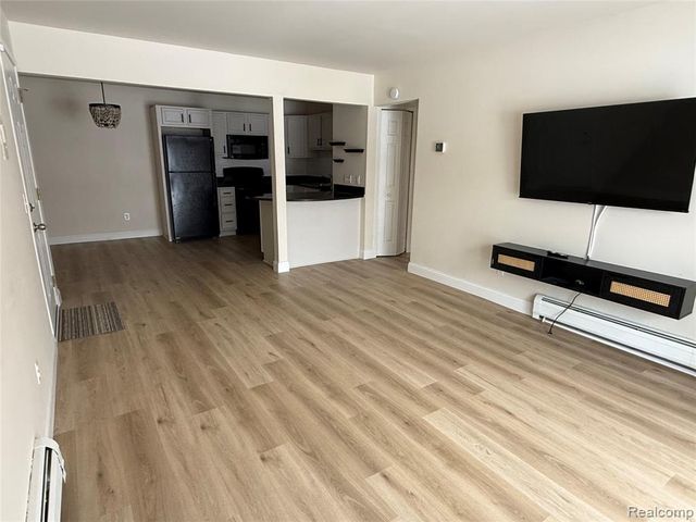 2425 Torquay Avenue 101, Royal Oak, MI 48073