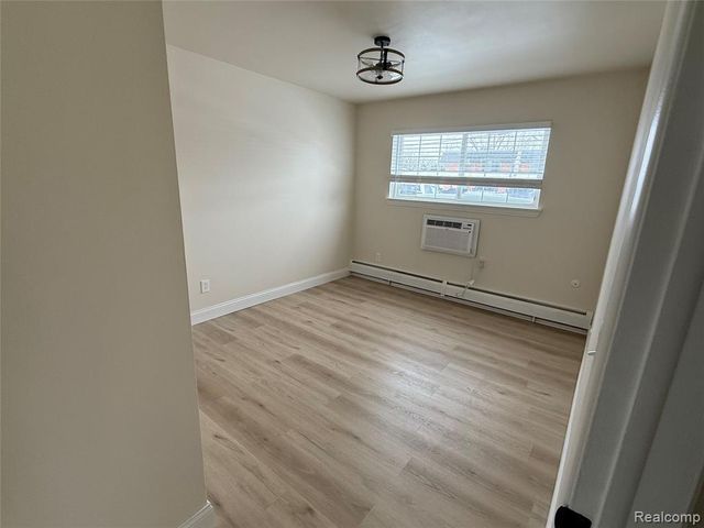 2425 Torquay Avenue 101, Royal Oak, MI 48073