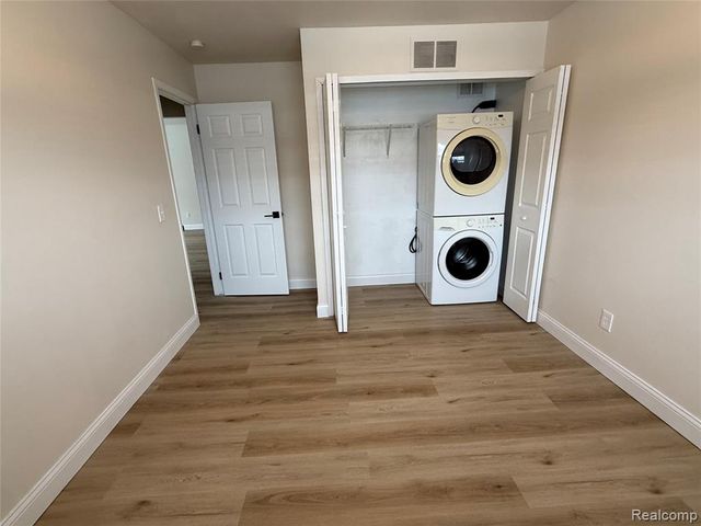 2425 Torquay Avenue 101, Royal Oak, MI 48073