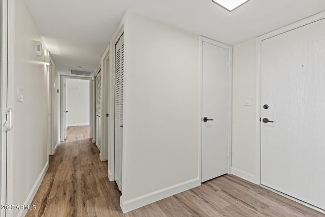 2021 E TIERRA BUENA Lane 8, Phoenix, AZ 85022