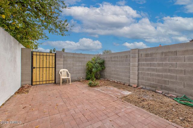 2021 E TIERRA BUENA Lane 8, Phoenix, AZ 85022