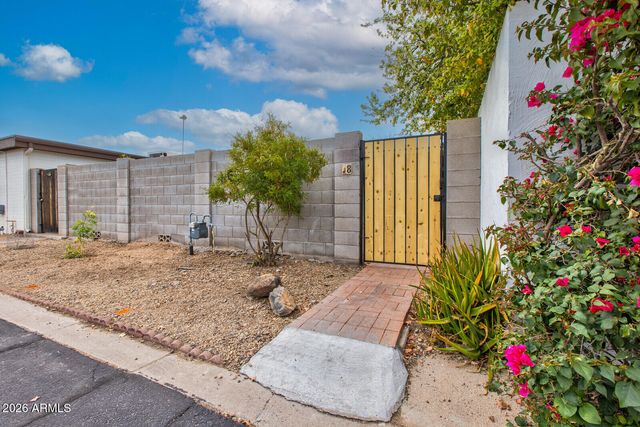 2021 E TIERRA BUENA Lane 8, Phoenix, AZ 85022