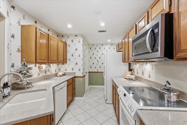 18095 Whispering Gables Lane, Dallas, TX 75287