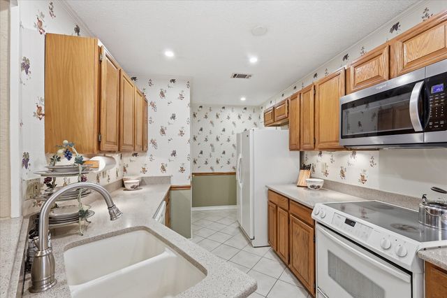 18095 Whispering Gables Lane, Dallas, TX 75287