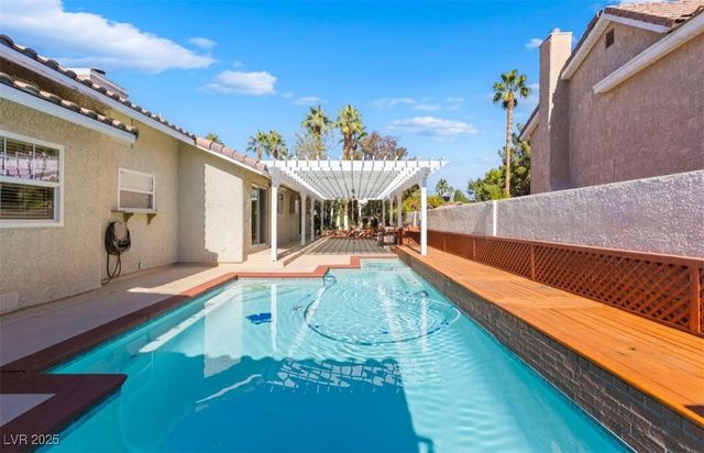 10 Pheasant Ridge Circle, Henderson, NV 89014