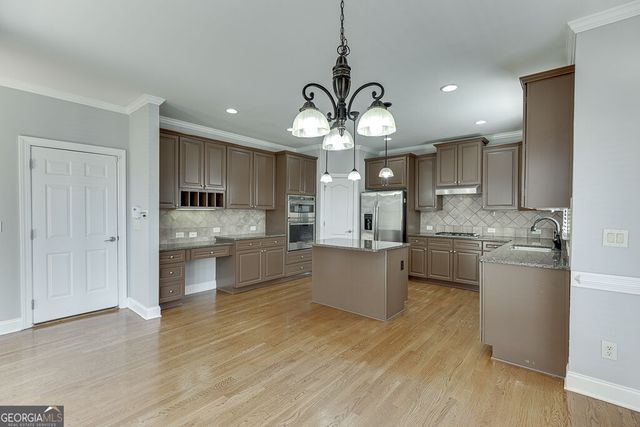 7708 Sleepy Lagoon Way, Flowery Branch, GA 30542