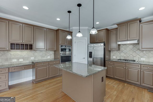 7708 Sleepy Lagoon Way, Flowery Branch, GA 30542