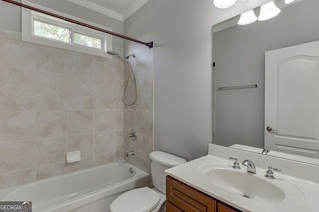 7708 Sleepy Lagoon Way, Flowery Branch, GA 30542