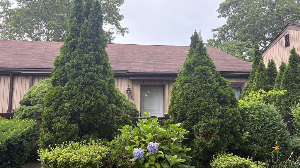 94 Strathmore Gate Drive, Stony Brook, NY 11790