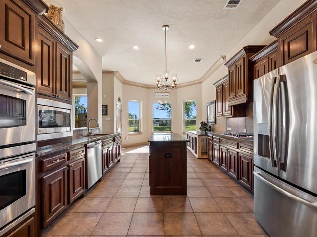 18925 Harbor Side Boulevard, Montgomery, TX 77356