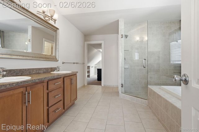 1030 Woodside Court, Oxford Charter Township, MI 48371