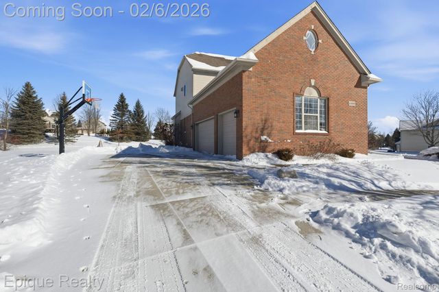 1030 Woodside Court, Oxford Charter Township, MI 48371