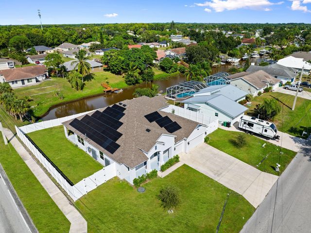 105 NE Sagamore Terrace, Port St Lucie, FL 34983