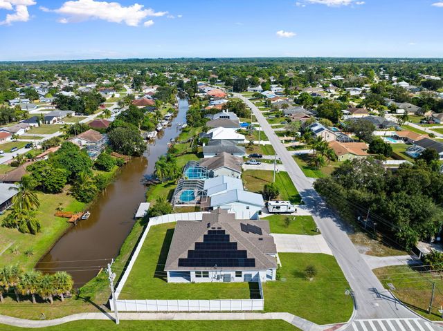 105 NE Sagamore Terrace, Port St Lucie, FL 34983