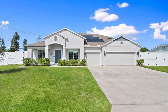 105 NE Sagamore Terrace, Port St Lucie, FL 34983