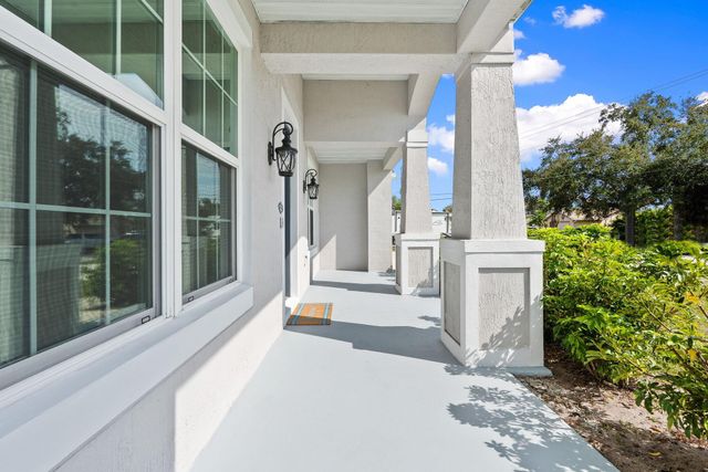 105 NE Sagamore Terrace, Port St Lucie, FL 34983