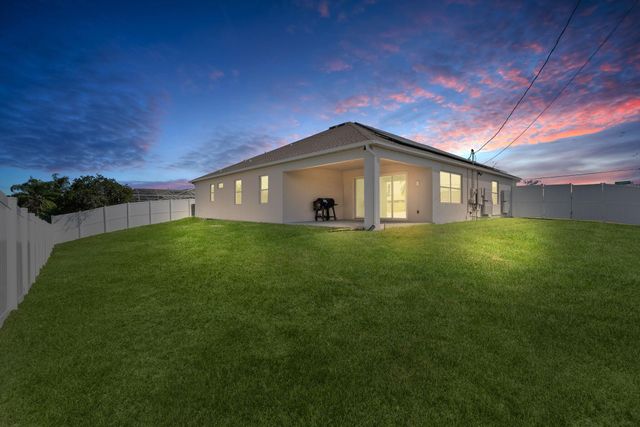 105 NE Sagamore Terrace, Port St Lucie, FL 34983