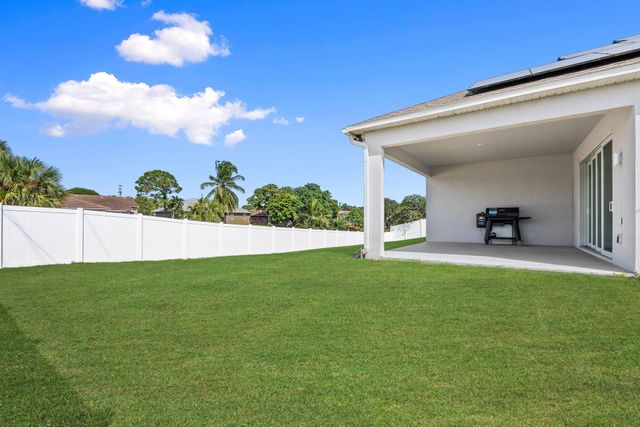 105 NE Sagamore Terrace, Port St Lucie, FL 34983