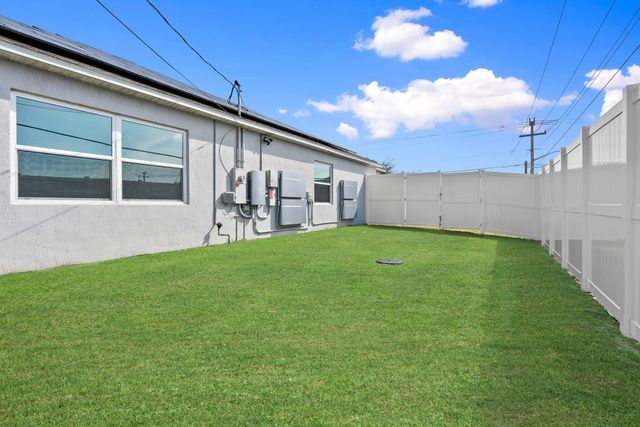 105 NE Sagamore Terrace, Port St Lucie, FL 34983