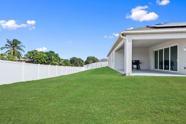 105 NE Sagamore Terrace, Port St Lucie, FL 34983