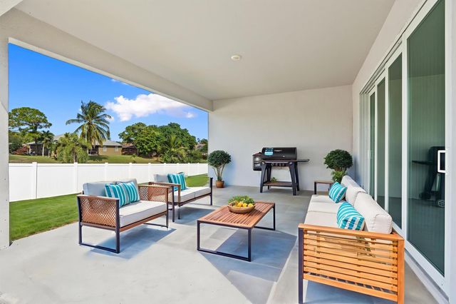 105 NE Sagamore Terrace, Port St Lucie, FL 34983