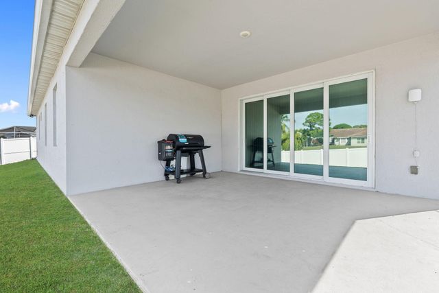 105 NE Sagamore Terrace, Port St Lucie, FL 34983