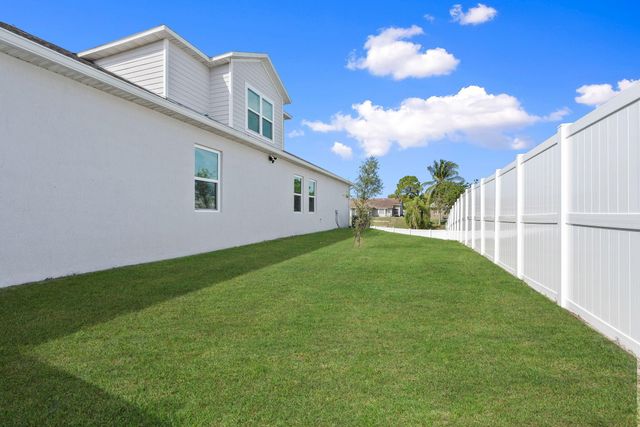 105 NE Sagamore Terrace, Port St Lucie, FL 34983