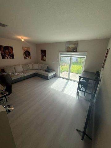 1037 NW 5th St 1037, Florida City, FL 33034