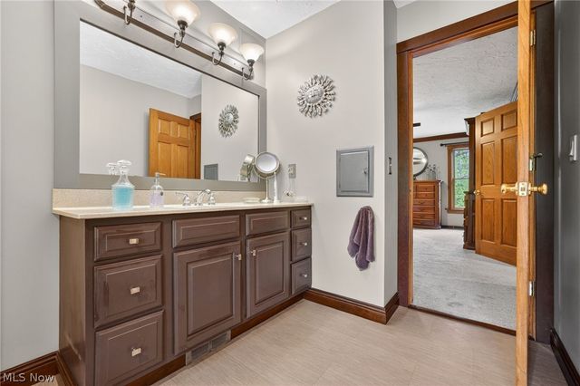 607 Highwood Drive, Cuyahoga Falls, OH 44223