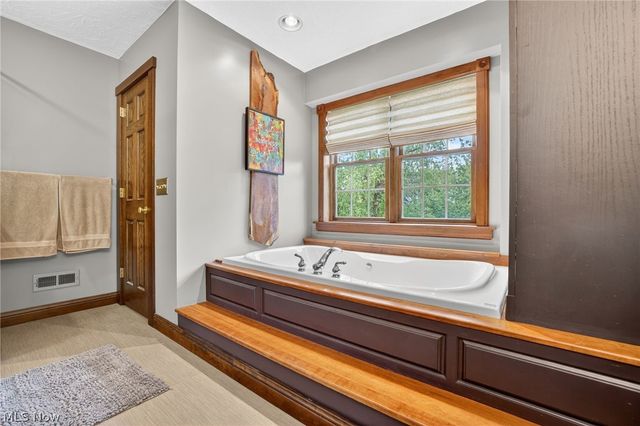 607 Highwood Drive, Cuyahoga Falls, OH 44223