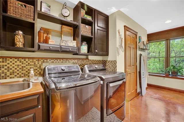 607 Highwood Drive, Cuyahoga Falls, OH 44223