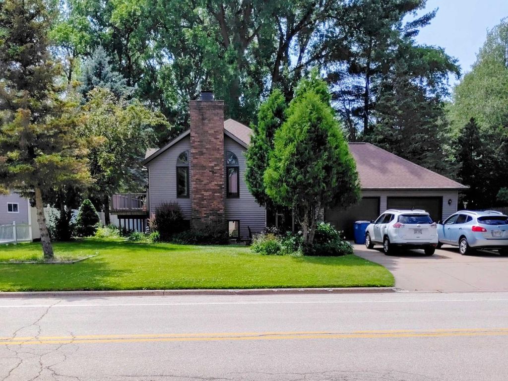 2050 HILLTOP DRIVE, Ashwaubenon, WI 54313