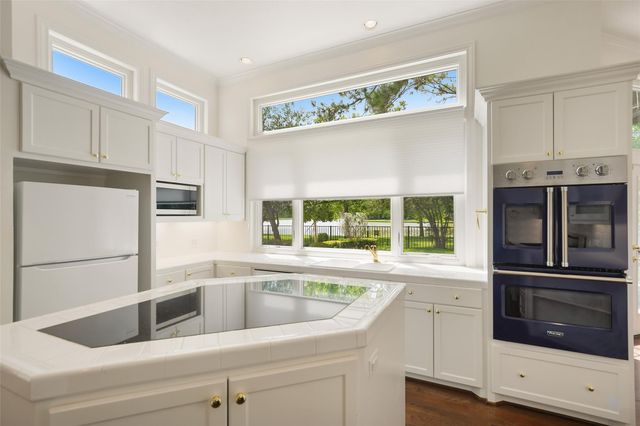 5607 Walnut Point Drive, Houston, TX 77345