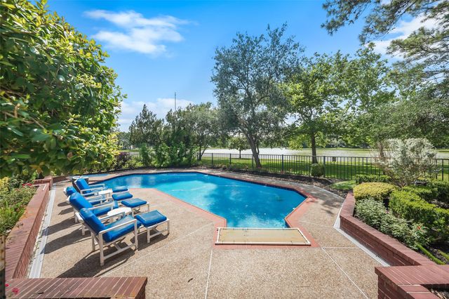 5607 Walnut Point Drive, Houston, TX 77345