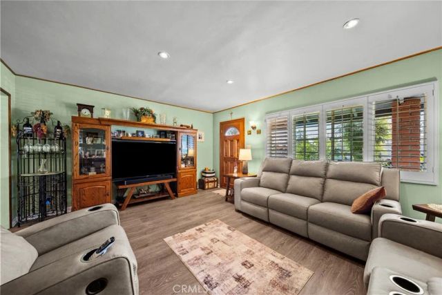 10111 Elkwood, Sun Valley, CA 91352