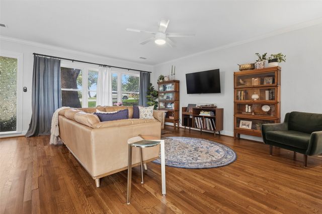 4817 Winthrop Avenue E, Fort Worth, TX 76116