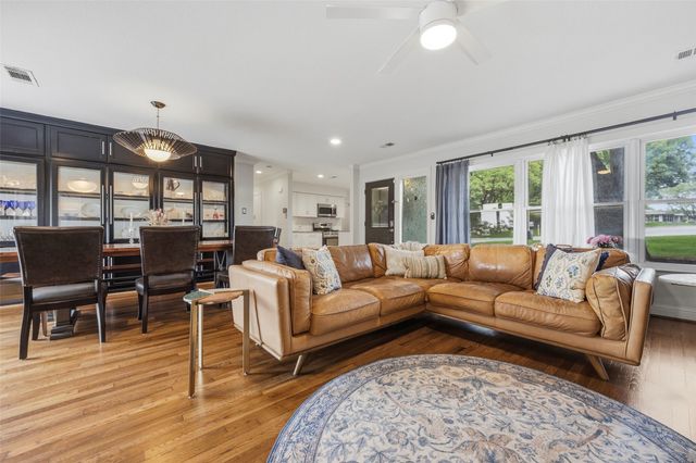 4817 Winthrop Avenue E, Fort Worth, TX 76116