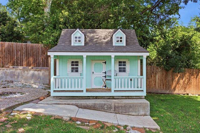 4817 Winthrop Avenue E, Fort Worth, TX 76116