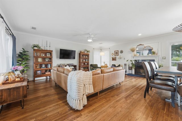 4817 Winthrop Avenue E, Fort Worth, TX 76116